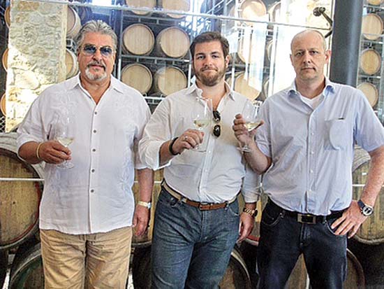 שי אביטוב, אלכסנדר ולוסיאן פורבס, פתרונות השקייה לשדות קנה הסוכר / צילום: יוסי כהן שי אביטוב, אלכסנדר ולוסיאן פורבס, פתרונות השקייה לשדות קנה הסוכר / צילום: יוסי כהן