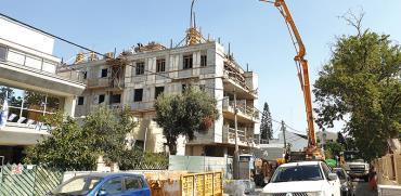 אתר בנייה בחולון. מספר התחלות הבנייה הוא לא הפקטור היחיד, אלא גם איפה הולכים לבנות   / צילום: shutterstock, שאטרסטוק
