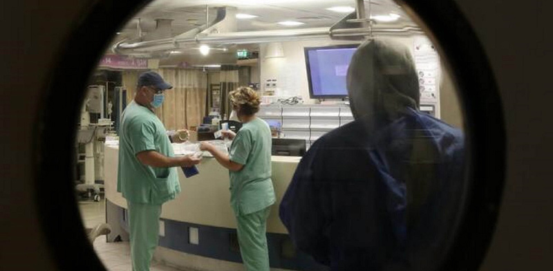 הצצה לבית החולים איכילוב בימי קורונה / צילום: אסף לוי